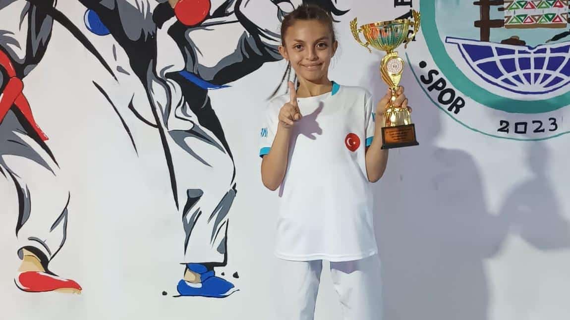 Karatede 30 Ağustos zafer kupasında öğrencimiz altın madalya kazandı